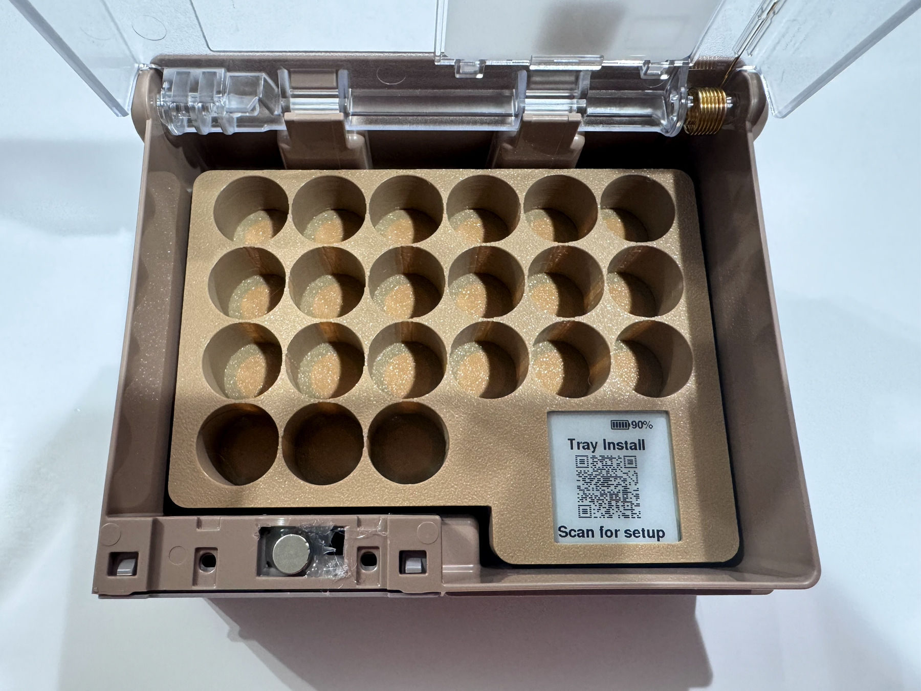 Empty VialView 1x2 tray seated in Cubie pocket while in install mode