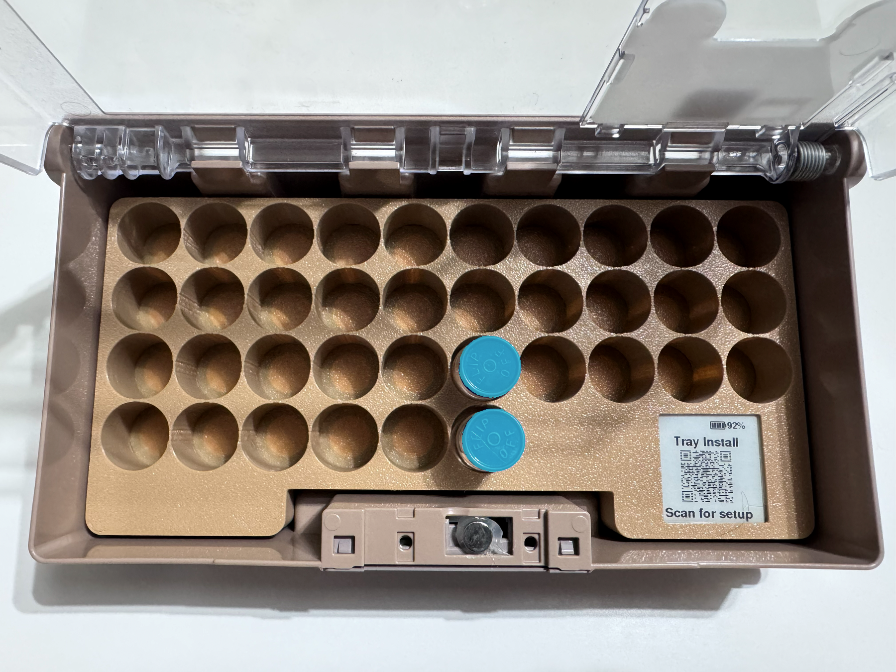 Two vials placed in a VialView 1x3 tray to trigger setup